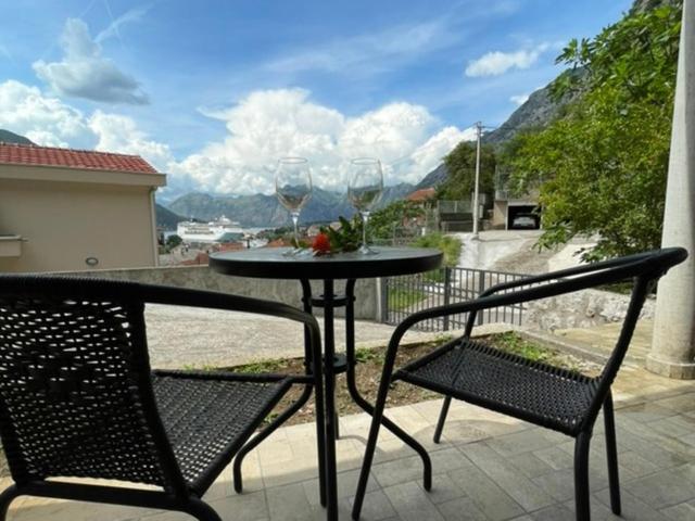 Nature Bay Apartment Cattaro Esterno foto